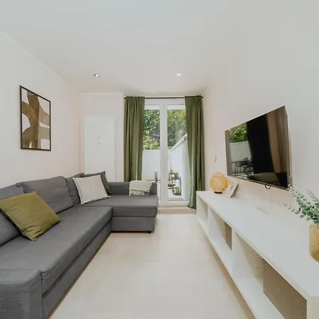 Homely - Huge Terrace, Modern, Quiet, Near Kudamm Berlín