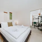 Homely - Huge Terrace, Modern, Quiet, Near Kudamm