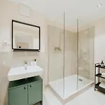 Homely - Huge Terrace, Modern, Quiet, Near Kudamm * Berlin