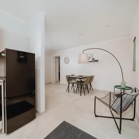 アパート Homely - Huge Terrace, Modern, Quiet, Near Kudamm
