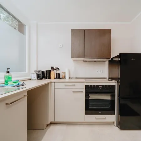 Homely - Huge Terrace, Modern, Quiet, Near Kudamm *