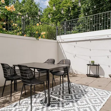 Homely - Huge Terrace, Modern, Quiet, Near Kudamm アパート *