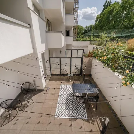Homely - Huge Terrace, Modern, Quiet, Near Kudamm アパート *
