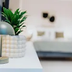 Homely - Huge Terrace, Modern, Quiet, Near Kudamm Апартаменты