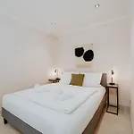 Homely - Huge Terrace, Modern, Quiet, Near Kudamm