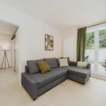 Homely - Huge Terrace, Modern, Quiet, Near Kudamm Апартаменты Берлин
