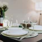 Homely - Huge Terrace, Modern, Quiet, Near Kudamm