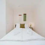 Homely - Huge Terrace, Modern, Quiet, Near Kudamm