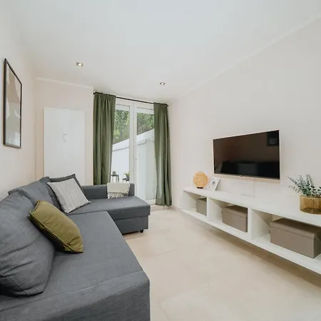 아파트 Homely - Huge Terrace, Modern, Quiet, Near Kudamm