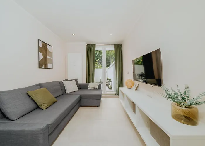 Homely - Huge Terrace, Modern, Quiet, Near Kudamm Berlin