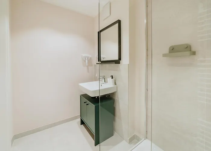 Homely - Huge Terrace, Modern, Quiet, Near Kudamm *