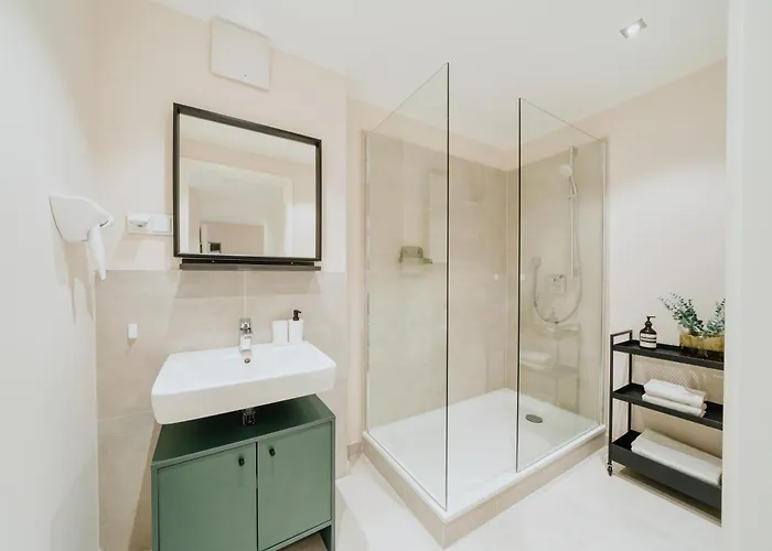 Homely - Huge Terrace, Modern, Quiet, Near Kudamm * Berlin