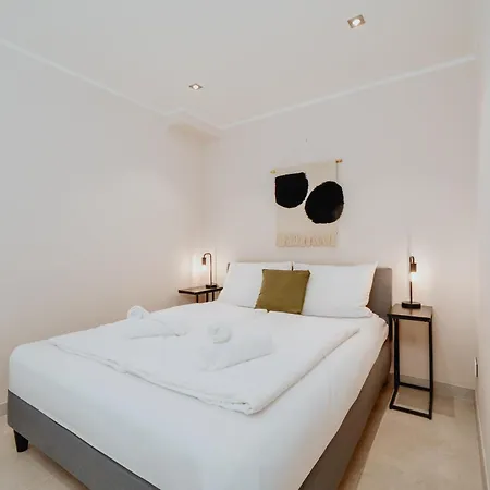 Homely - Huge Terrace, Modern, Quiet, Near Kudamm