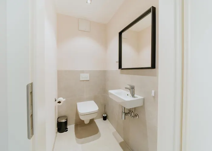 Homely - Huge Terrace, Modern, Quiet, Near Kudamm Apartamento