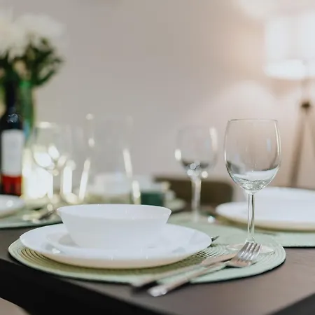 Homely - Huge Terrace, Modern, Quiet, Near Kudamm